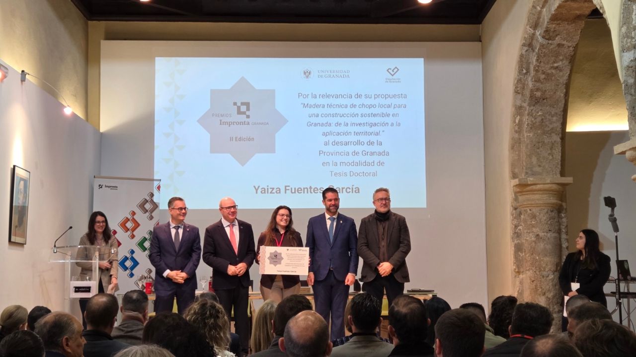 La primera tesis sobre la madera de chopo en la edificación recibe el Premio Impronta UGR-Diputación