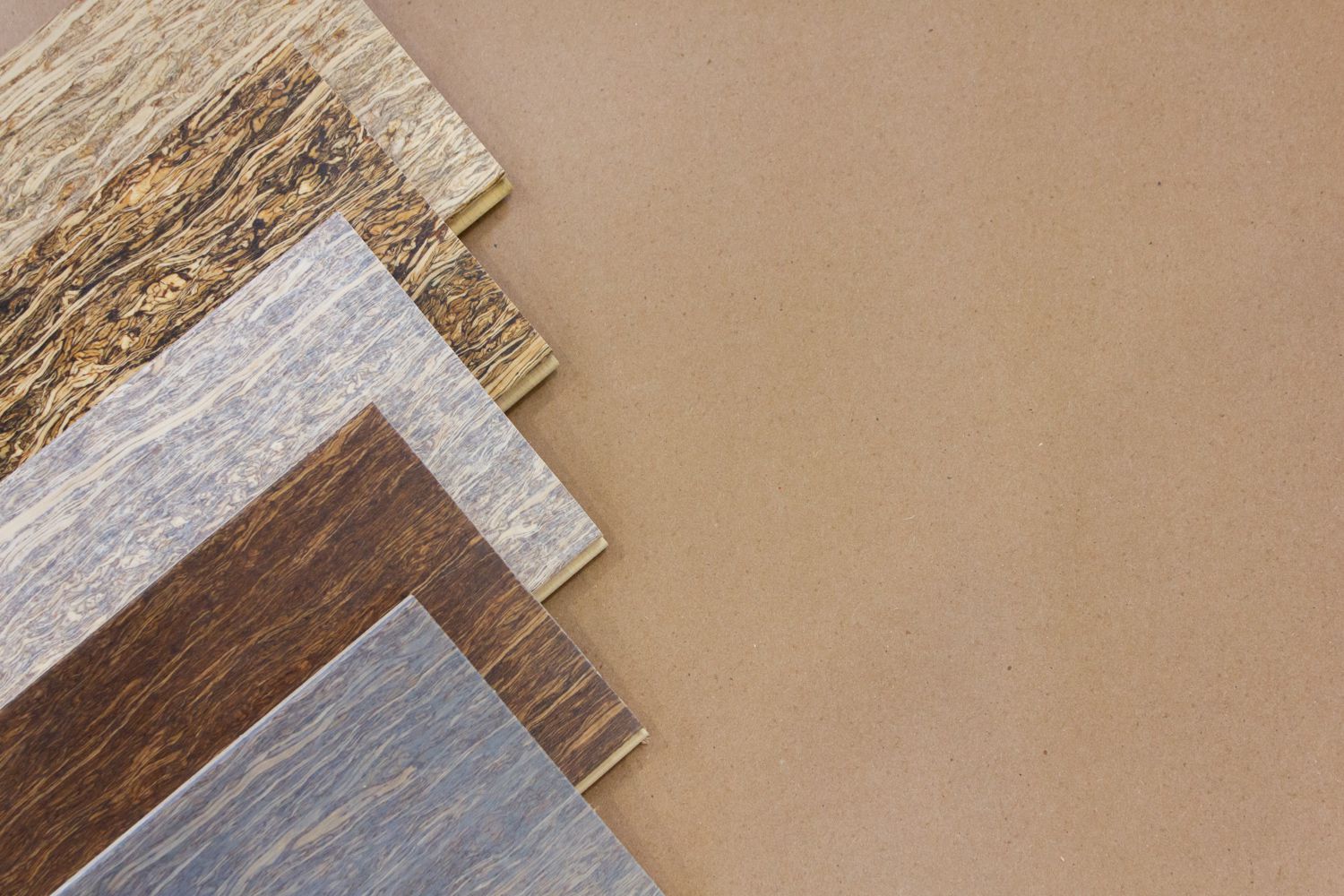 Corcho reciclado y madera técnica, entre las tendencias materiales 2026