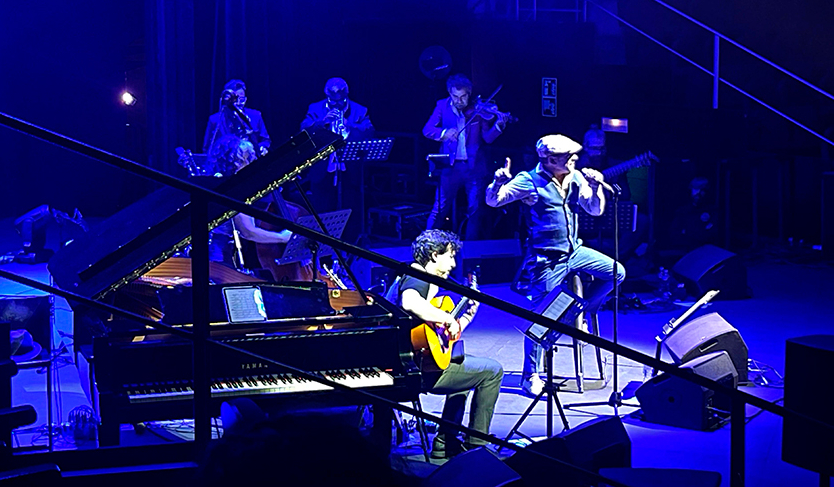 El cantante ZENET viste de bosque en su gira “Las manos y la voz”